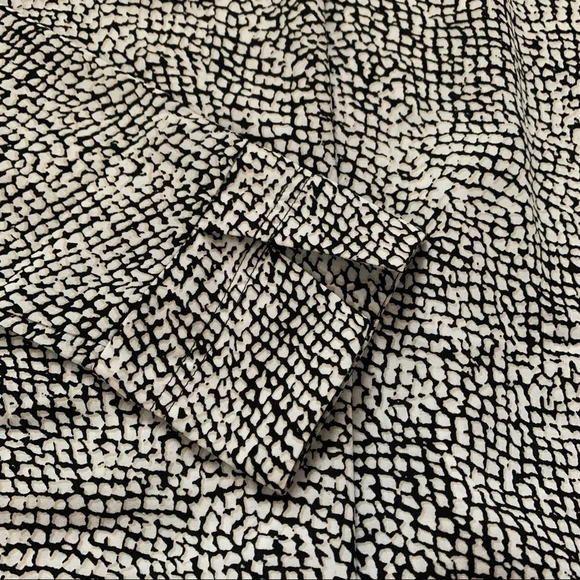 Banana Republic women’s batik Print semi-sheer long sleeve top relaxed fit Small - Picture 3 of 5